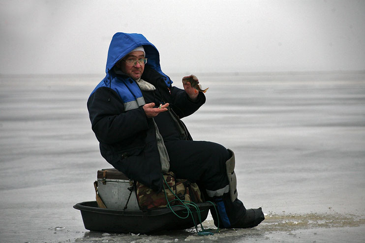 Статья об открытии зимнего рыболовного сезона на озере