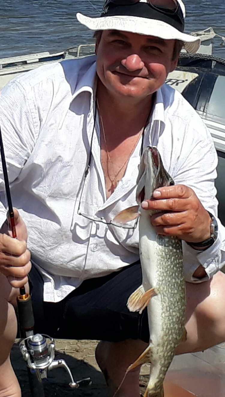 Вести с водоемов. Фотоотчет о рыбалке в Астрахани с блеснами и другими снастями компании Аква. Ловля сома с берега и лодки. Тест фидера CATAPULT и  штекерного удилища Red Fish.